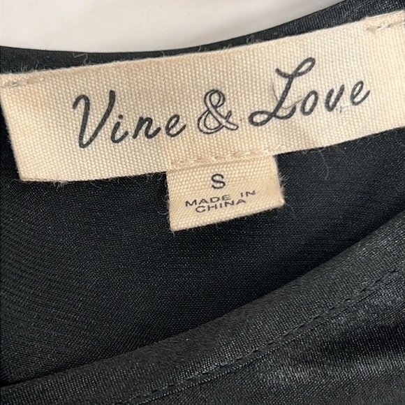 Vine & Love Women’s Satin Finish Long Flouncy Sleeved Blouse Size Small - Picture 4 of 10